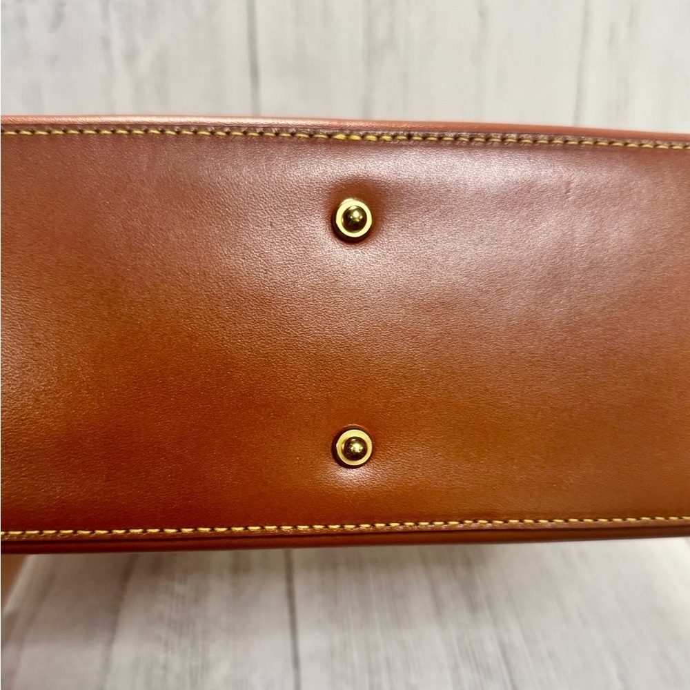 Vintage Dooney & Bourke 1980’s “British Tan”
 All Weather leather Small Hobo Bag - Picture 8 of 16